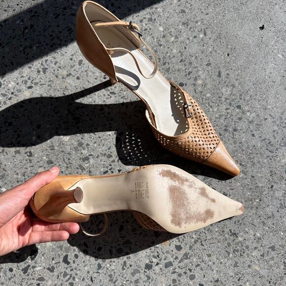 Andrea Women’s 10 Heels Tan Leather Cutout Pointed Toe Heels Vintage Y2K - Picture 3 of 3